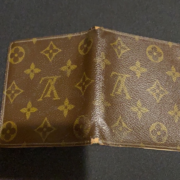 Louis Vuitton Vintage Monogram Canvas Bi-Fold Wallet - Picture 7 of 16